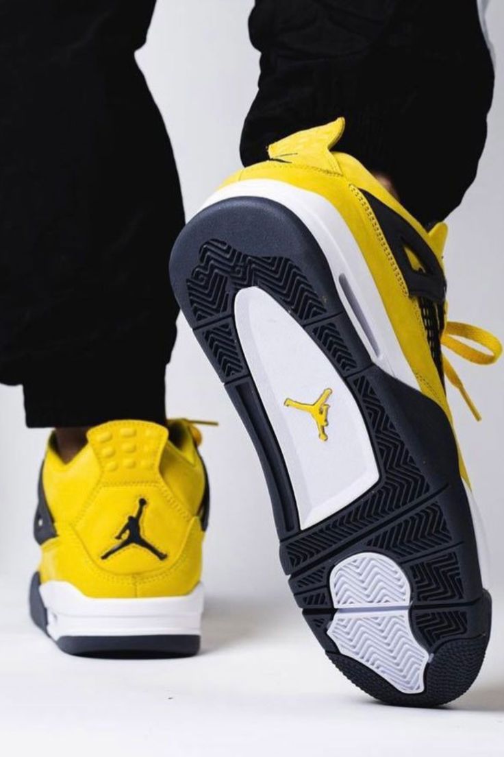 Nike Air Jordan 4 Retro Lightning