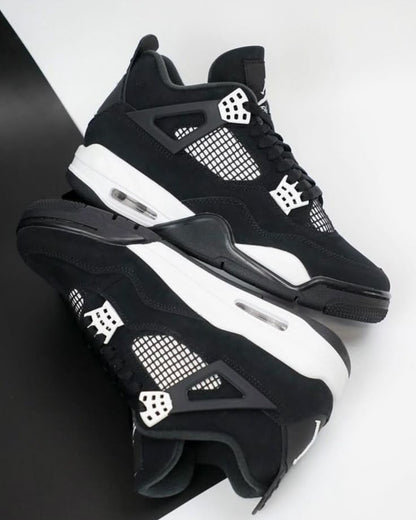 Air Jordan 4 Retro “White Thunder” – Black / White