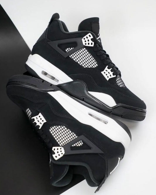 Air Jordan 4 Retro “White Thunder” – Black / White